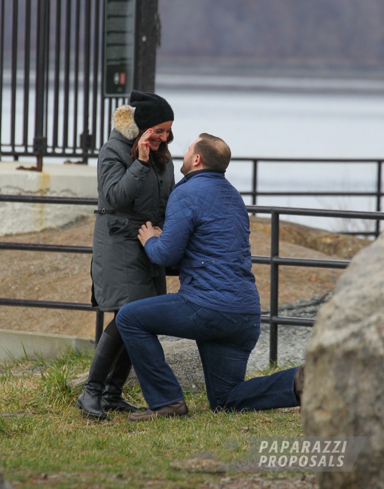 Photo Proposal Ideas – Little Red Lighthouse Proposal, New York – Kevin & Rosemary Photo Proposal Ideas – Little Red Lighthouse Proposal, New York – Kevin & Rosemary