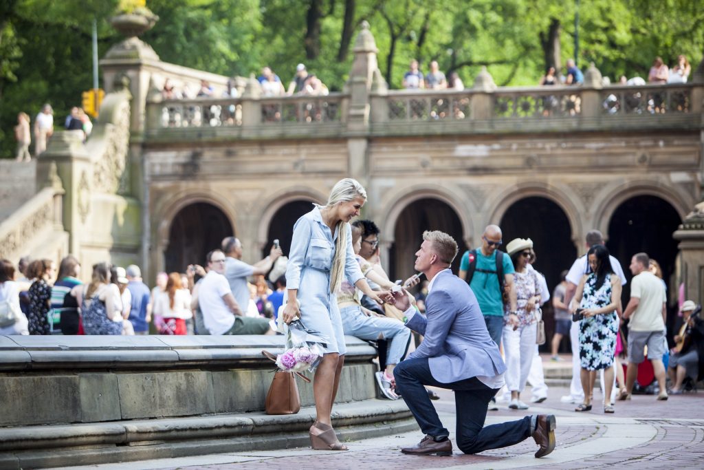 Photo Best Places to Propose in Central Park during the Fall and Winter