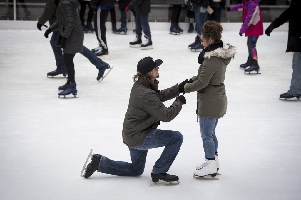 Photo Romantic New York Winter Engagement Ideas