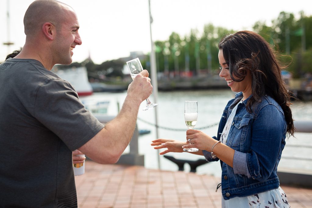 Photo Philadelphia Proposal Photographer: Michael’s Penn Landing Engagement