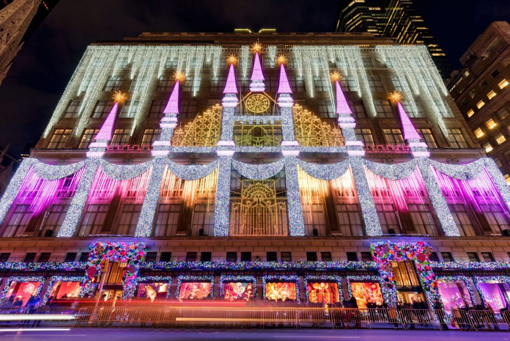 Photo Best Christmas-themed locations in NYC for a Proposal: