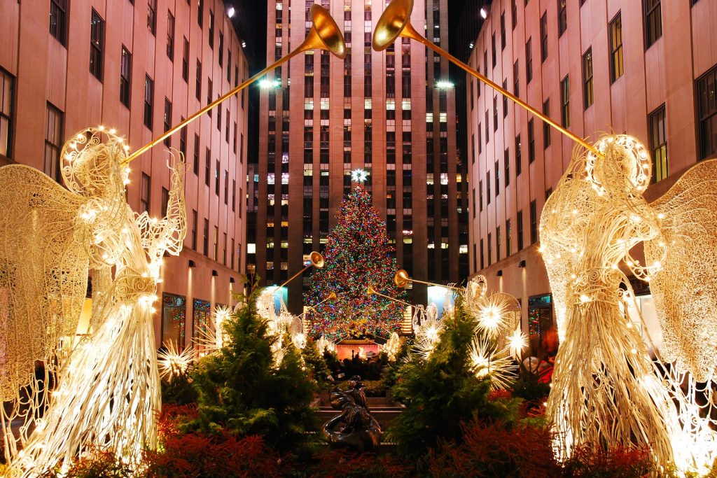 Photo Best Christmas-themed locations in NYC for a Proposal: